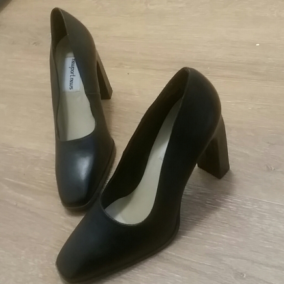 Vintage Shoes - 90s office mom heel VINTAGE comfortable never worn!